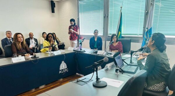 NO BRASIL, UMA EM CADA 10 MENÇÕES NAS REDES SOCIAIS A PARLAMENTARES MULHERES TÊM ALGUM TIPO DE VIOLÊNCIA